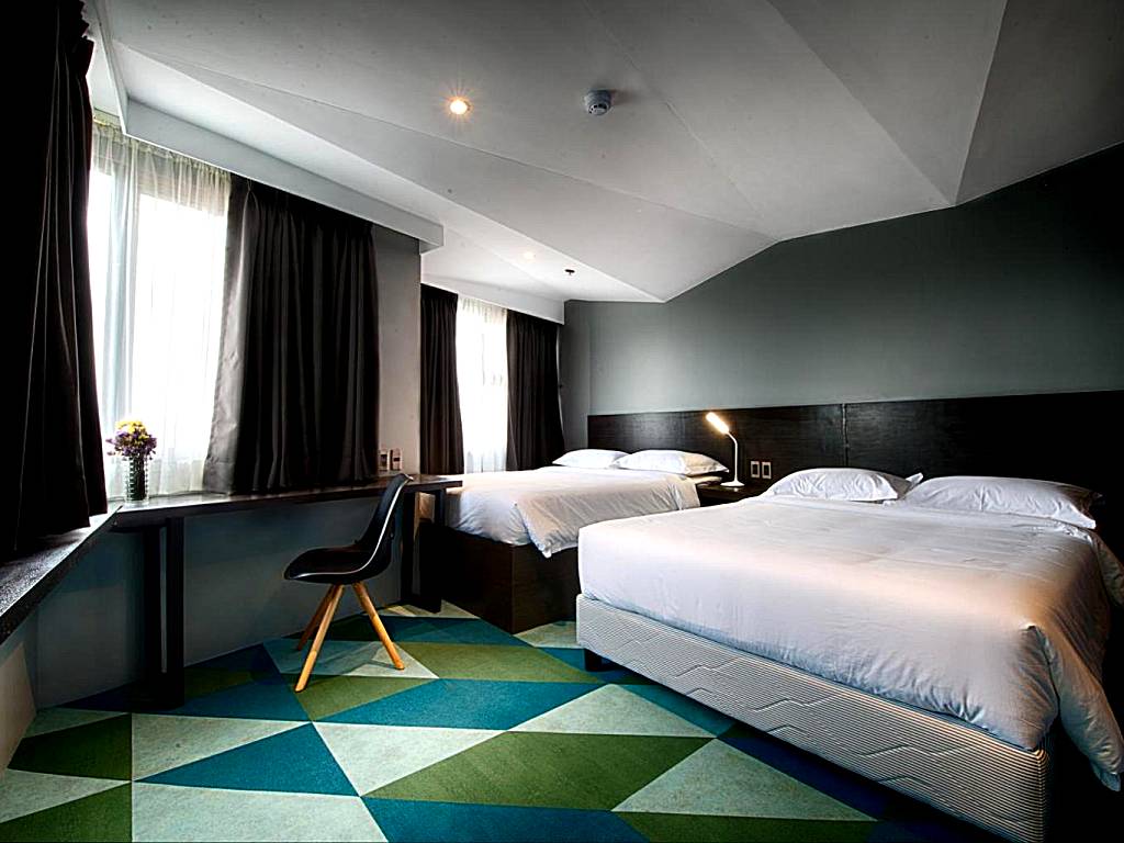 G1 Lodge: Flamingo Room