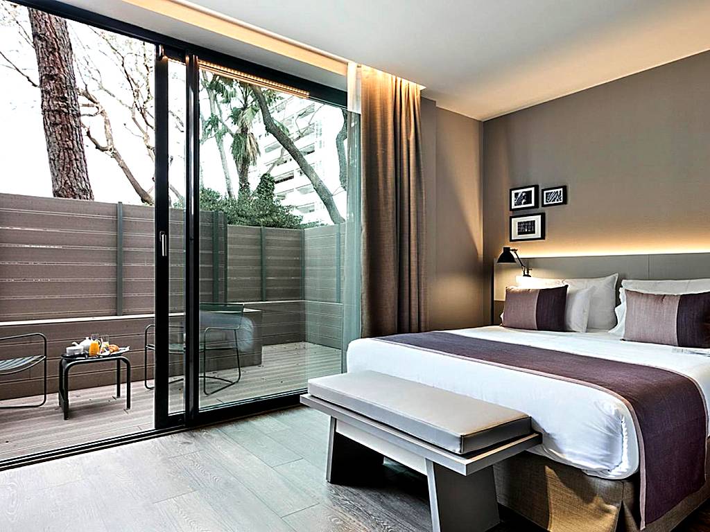 Upper Diagonal: Double Room with Terrace