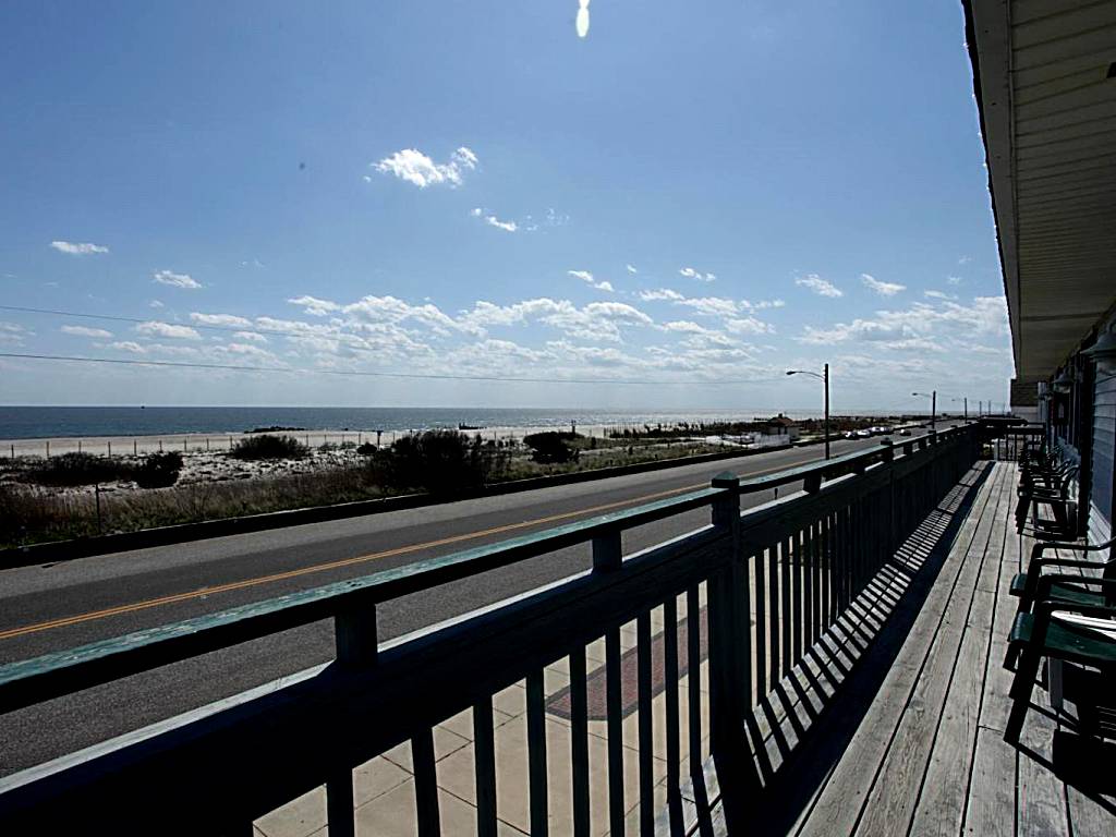 The Buckingham Motel: Standard Double Room with Two Double Beds and Ocean View