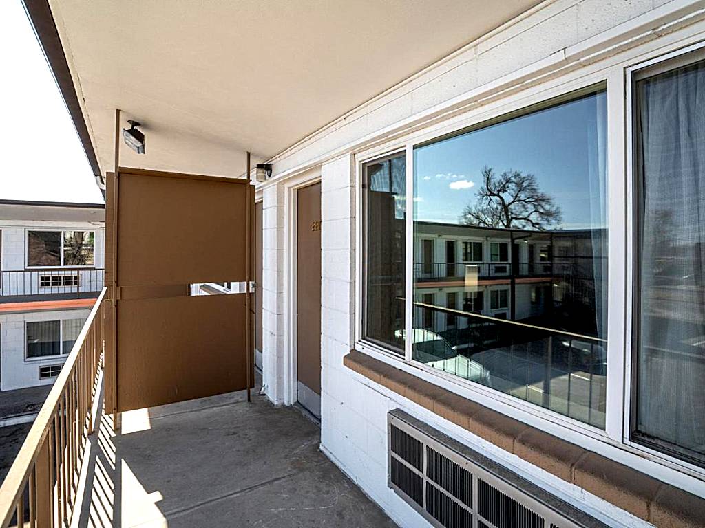 Nevada Flats Hotel: Queen Room with Balcony