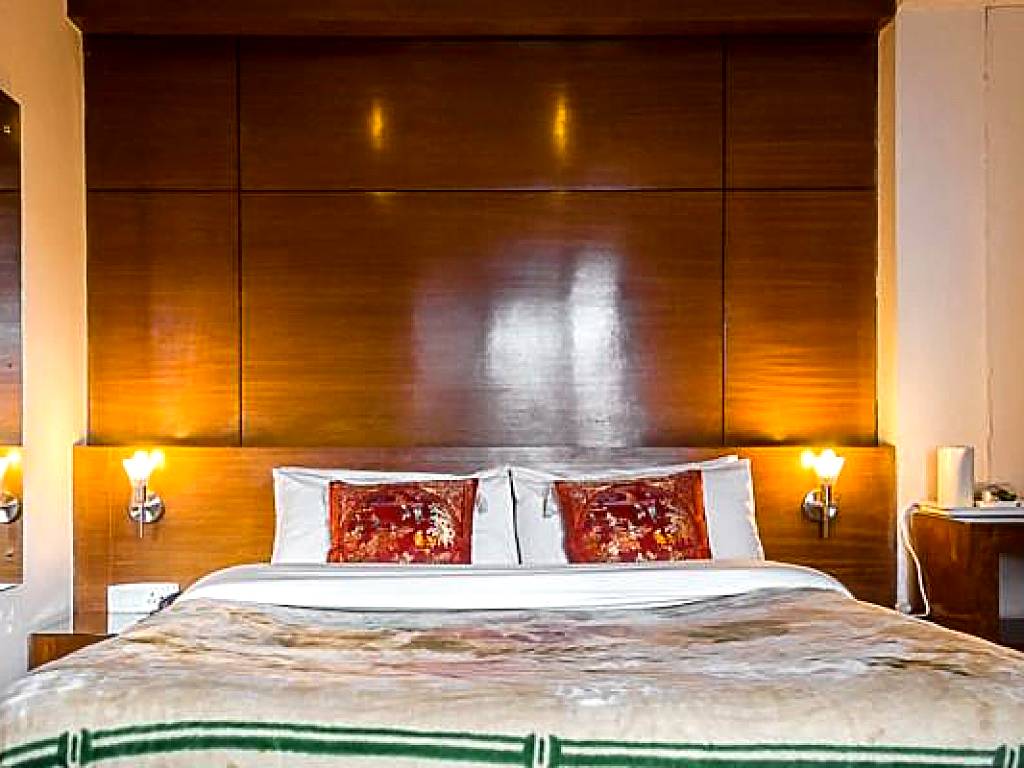 Hotel Shangrila Regency: Deluxe Suite