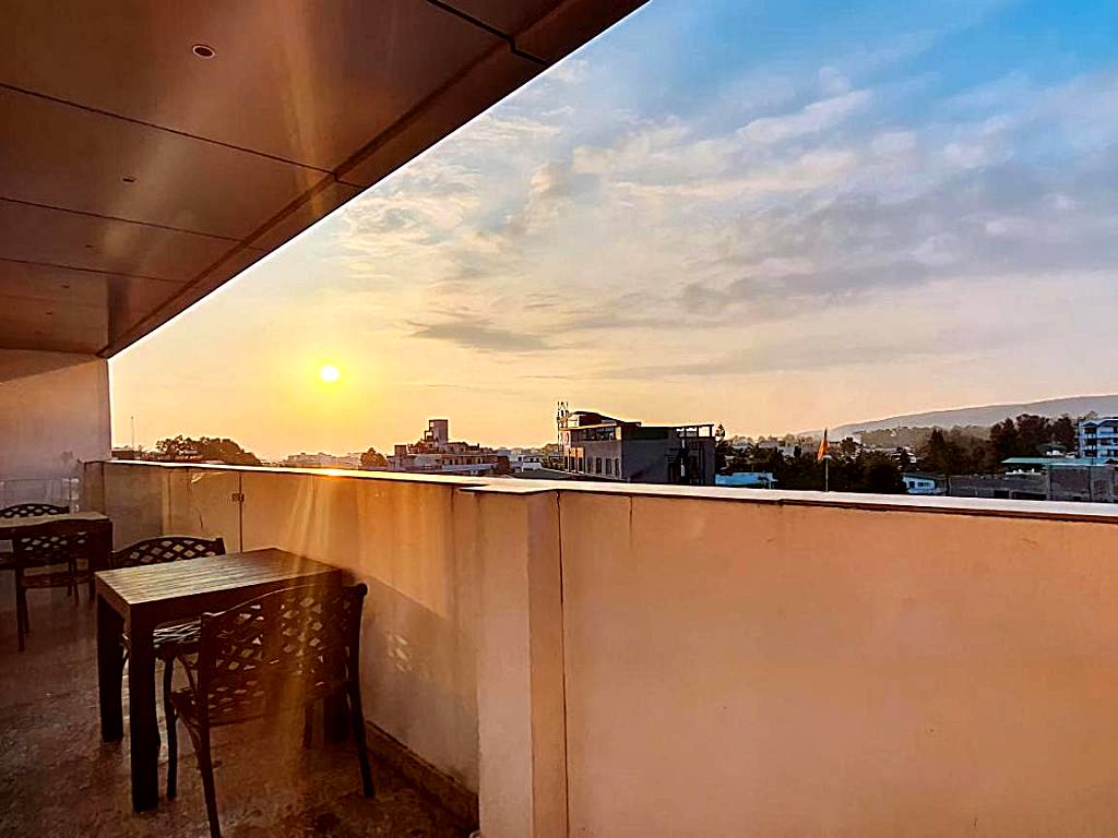 Aura Rooms: King Room with Mountain View