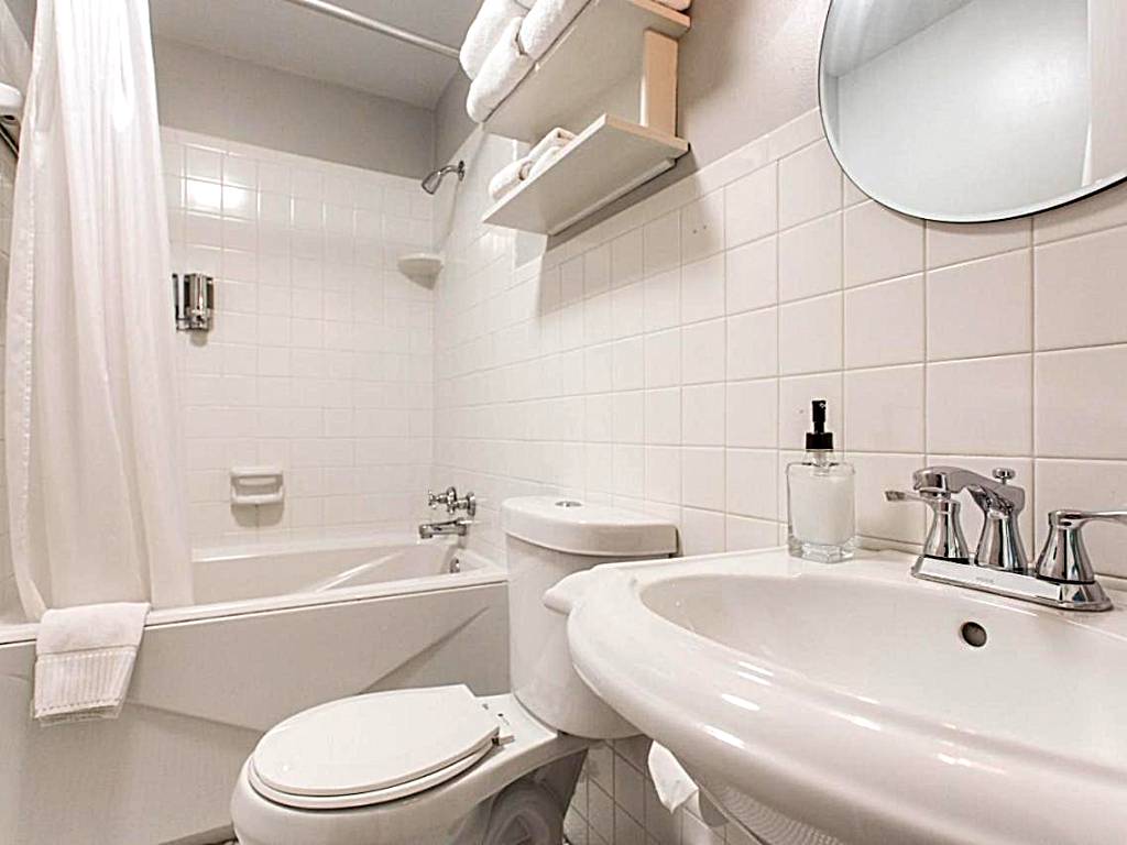 Kathryn Winstead at Southmoreland on the Plaza: One-Bedroom Suite