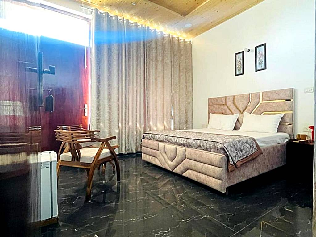 The Claremont: Standard King Room