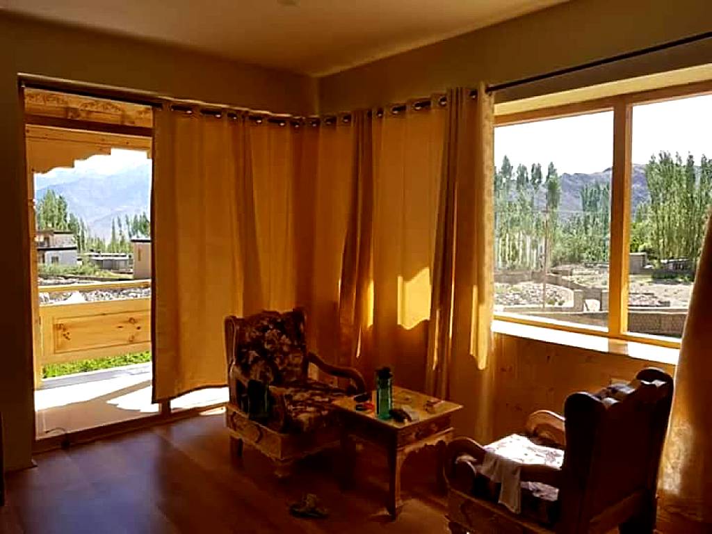 Adu's Eternal Comfort: Deluxe Family Room
