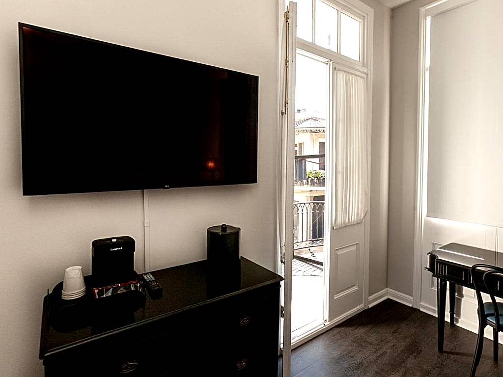 Chateau Hotel: King Room with Balcony