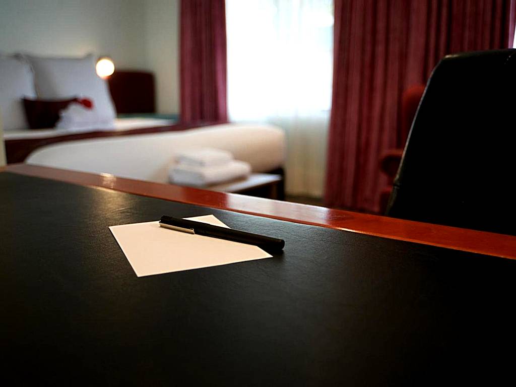SureStay Hotel by Best Western The Clarence on Melville: King Suite with Spa Bath