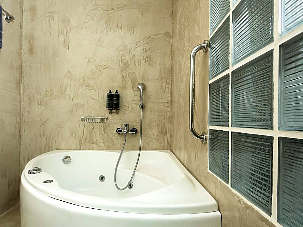 SUITES@SYNGROU-FIX: King Suite with Spa Bath