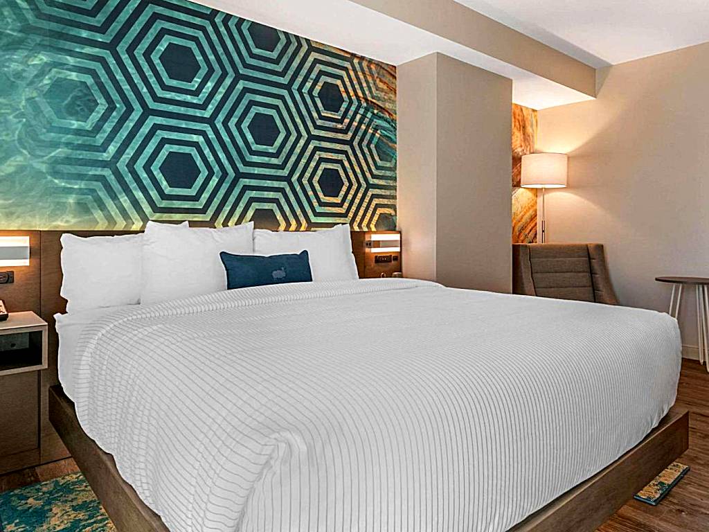 Cambria Hotel St Petersburg-Madeira Beach Marina: Standard King Room - Non-Smoking (St Pete Beach)