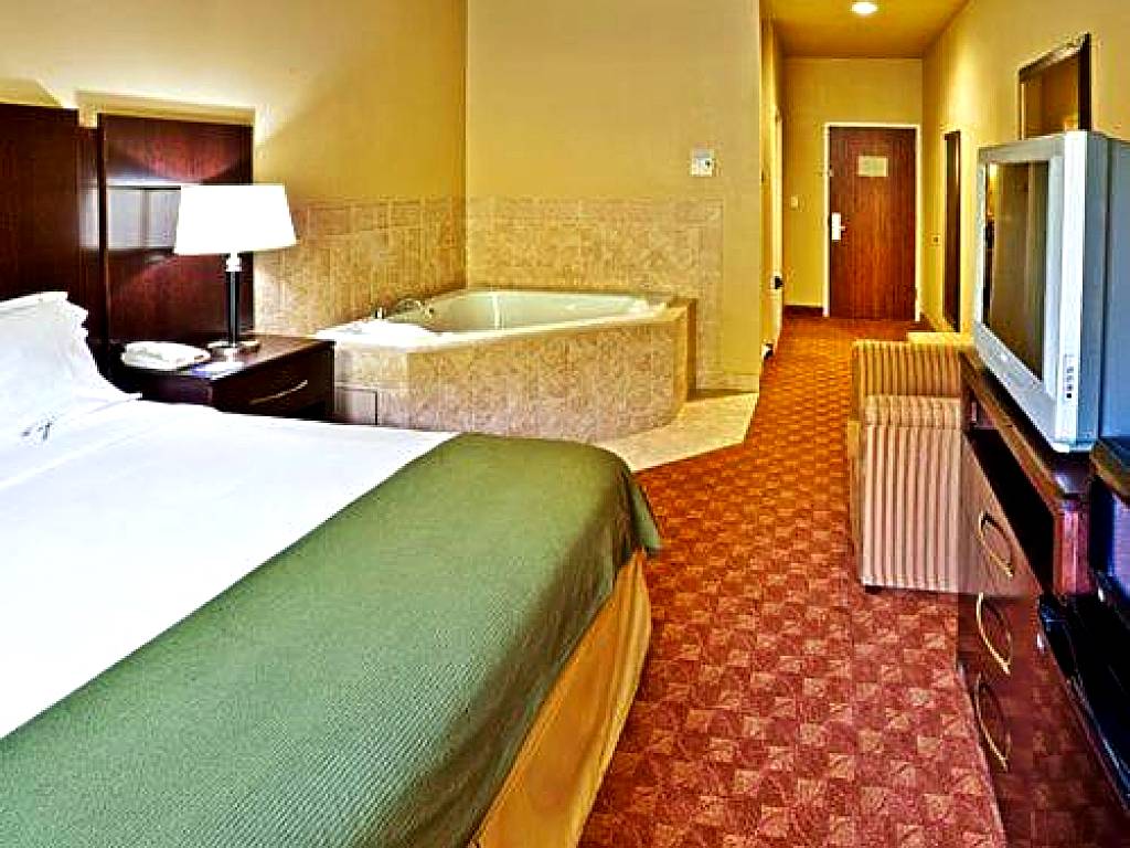 Holiday Inn Express Hotel & Suites Muskogee: King Room with Spa Bath (Muskogee)