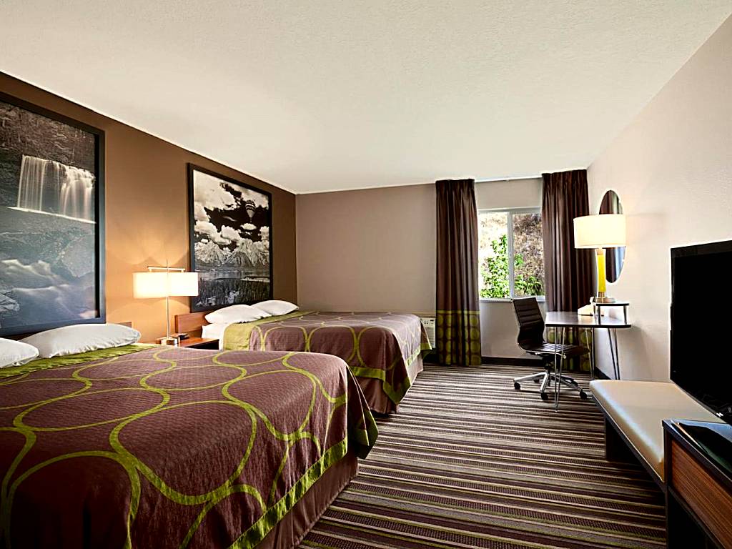 Super 8 by Wyndham Pocatello: Queen Room with Two Queen Beds - Mobility Access/Non-Smoking