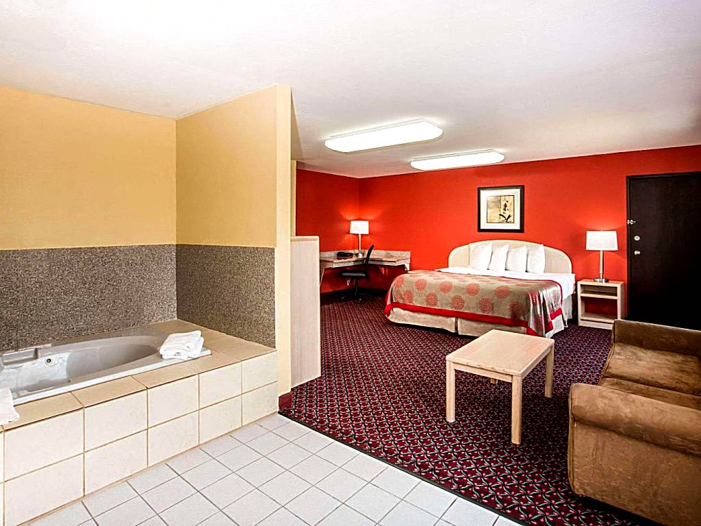 Ramada by Wyndham Sioux Falls: King Studio Suite - Non-Smoking