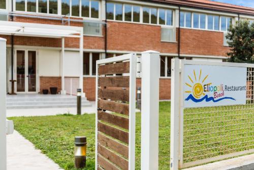 Eliopoli Beach Hostel & Restaurant (Tirrenia)