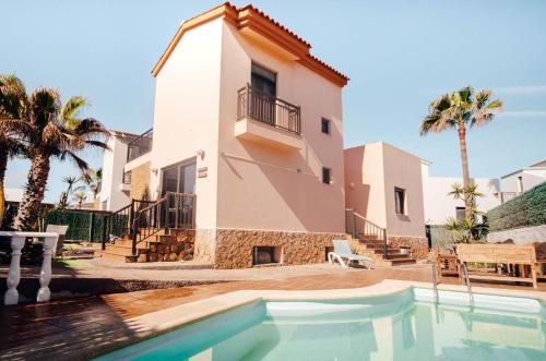 International Surf Camp ONLY SURF (Corralejo)