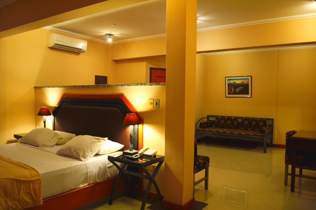 Aspen Hotel & Apart