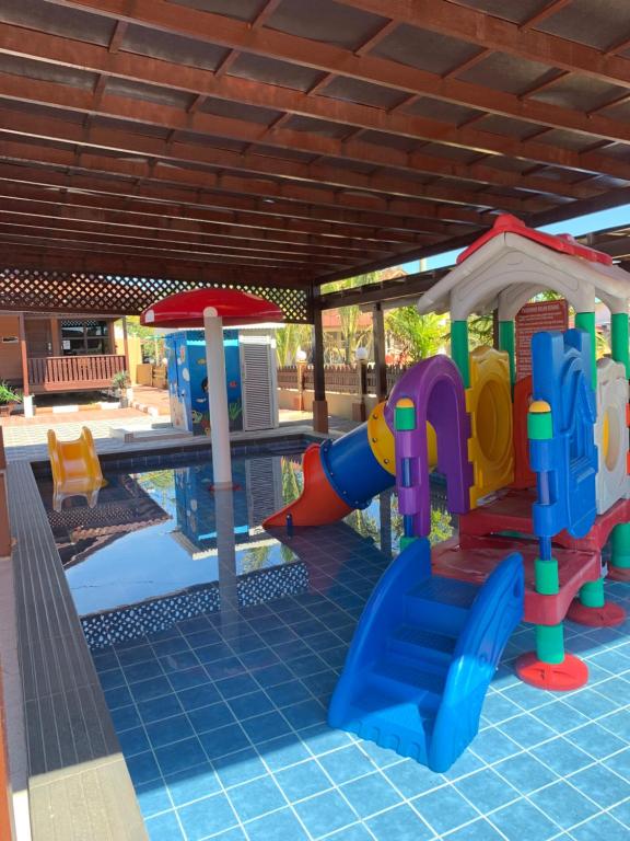 D'Razna Chalet Pantai Seberang Takir