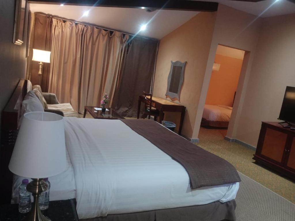 Desert Inn Resort and Camp