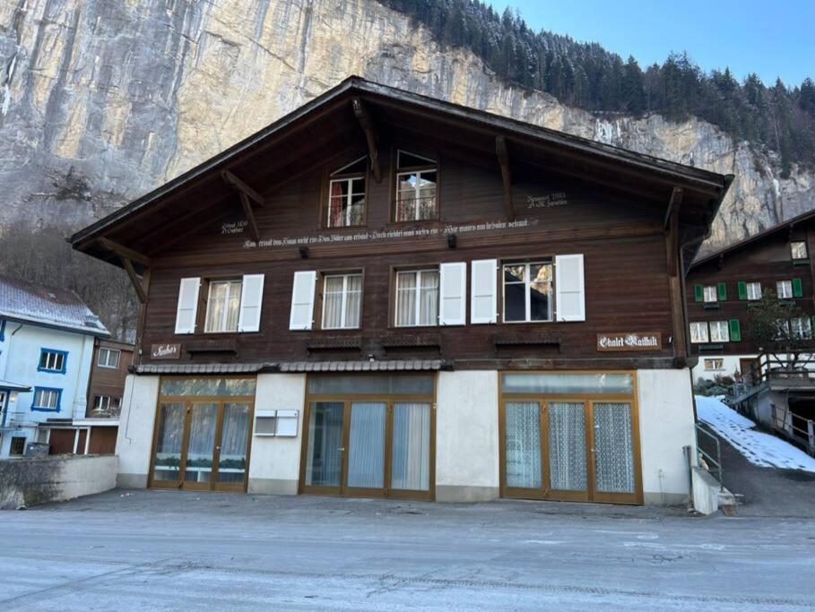 Chalet Maithili Lauterbrunnen -152-Year-Old Majestic Chalet