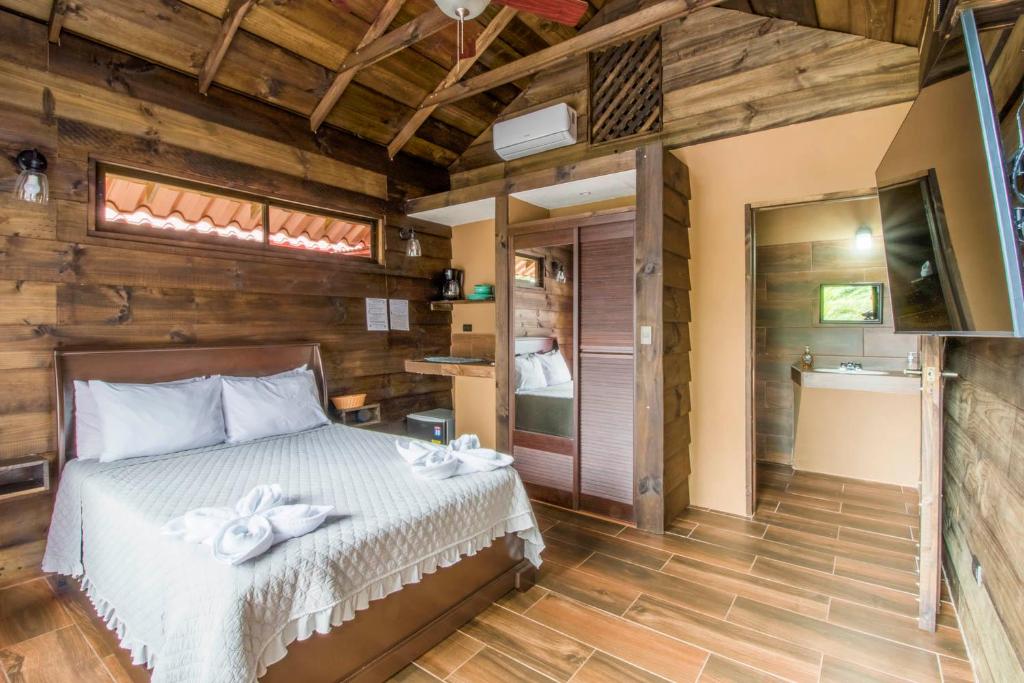 La Fortuna Waterfall Bungalows