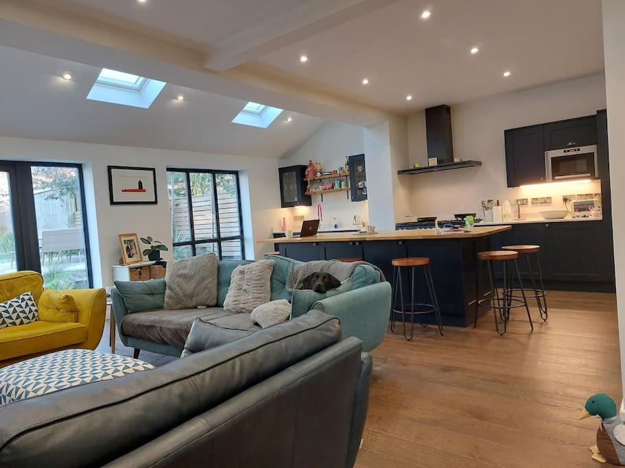 Beach House, with BBQ lodge and Hot Tub!
