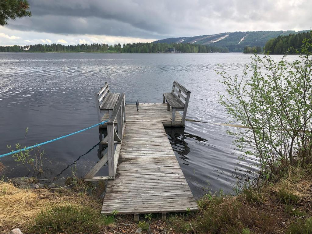 Katriina, huom! sijaitsee saaressa, locates on island