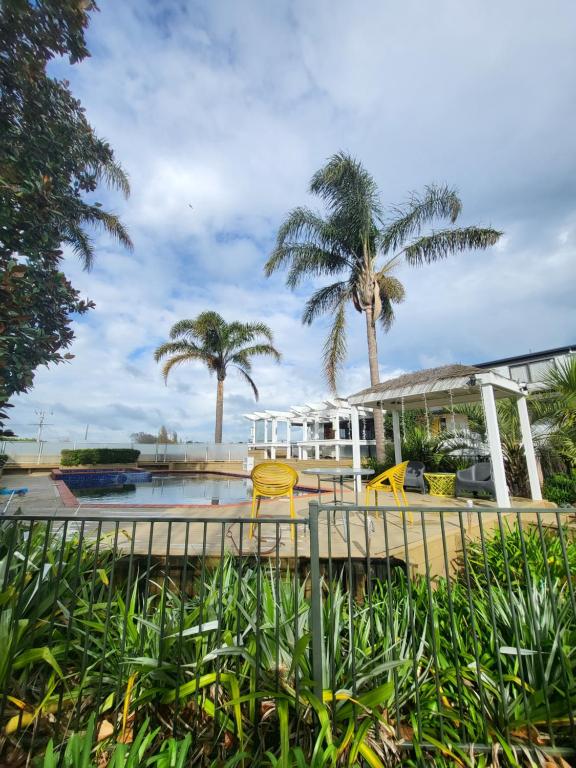 Fiji Vibe 4 Bedroom Oasis in Rototuna North