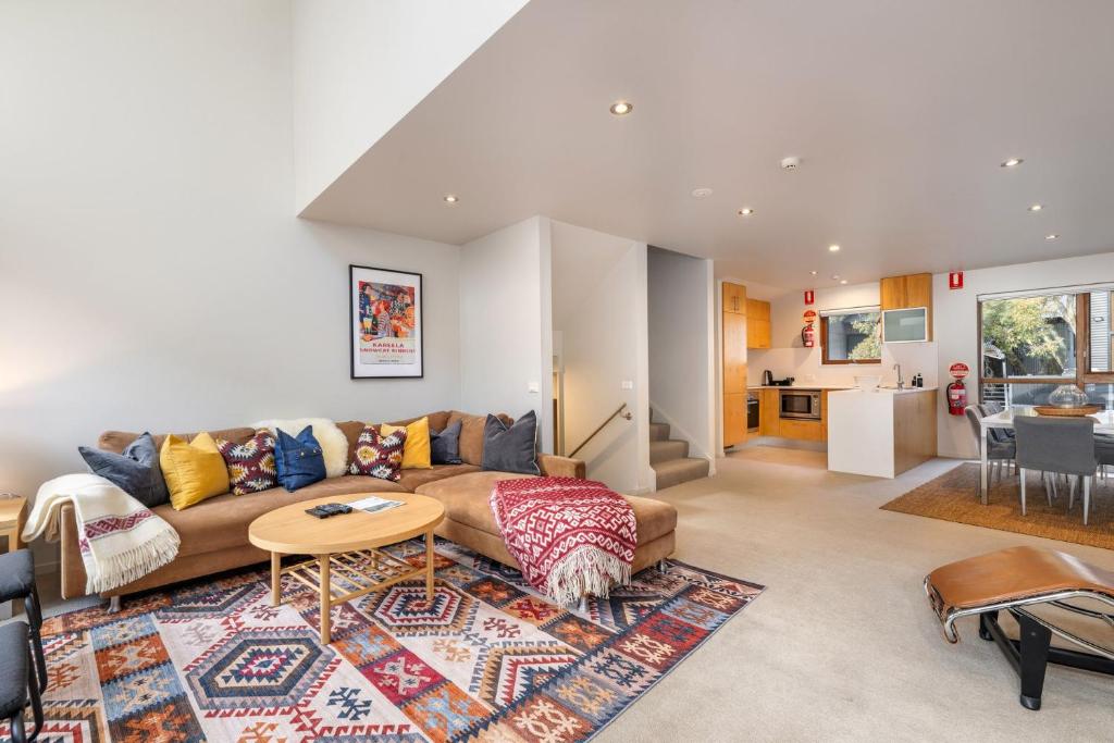 Snow Stream 2 Bedroom and loft with gas fire garage parking and balcony