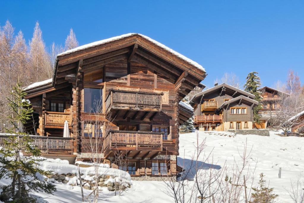 Chalet Lo Villâzo by Mrs Miggins