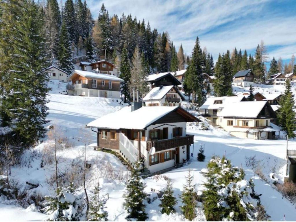 Beautiful chalet apartment - ski-in & ski-out