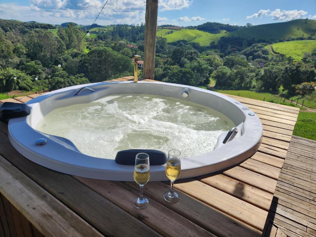 Canadian Chalet by MontJacui -Canadense- Topo das montanhas -Jacuzzi- Amplo 200m2