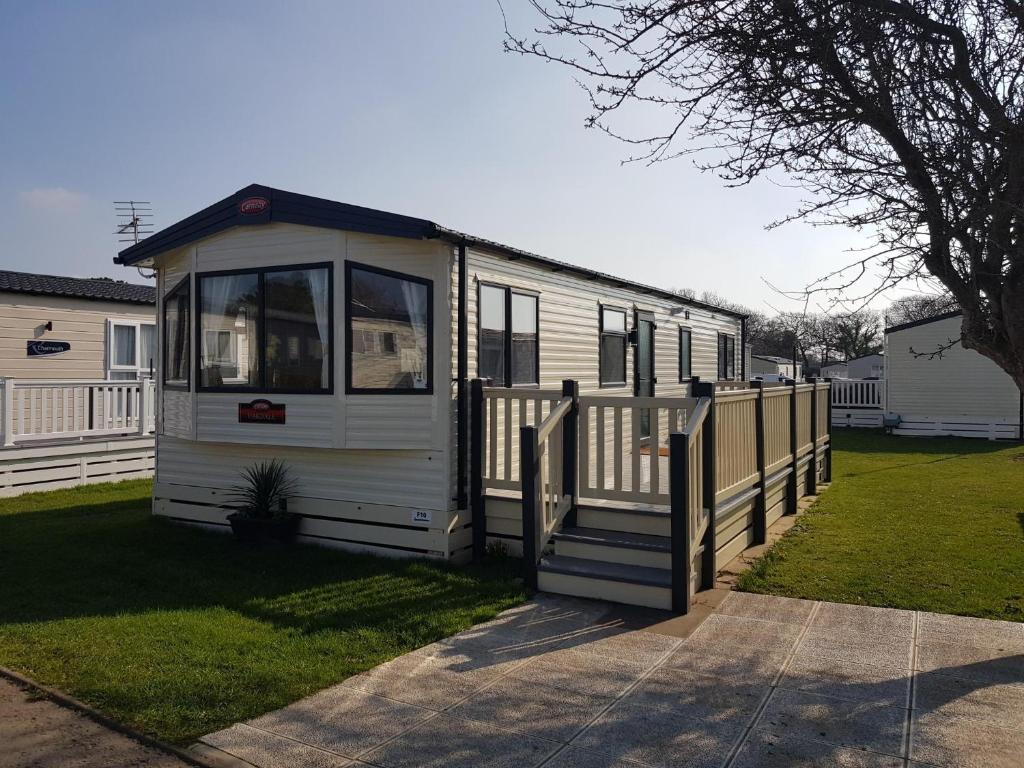 2 Bedroom Lodge, Milford on Sea