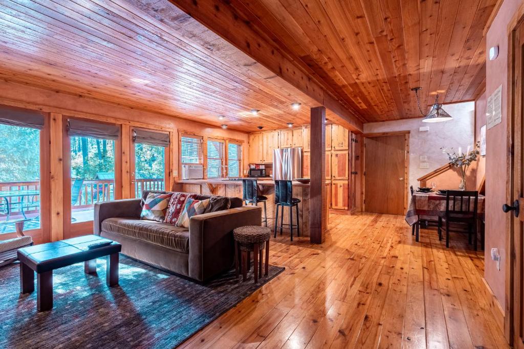 Ruidoso Lodge Cabin #10