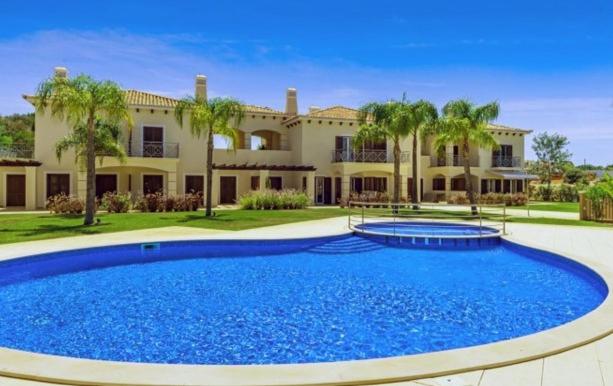 Villa Cascata, 3 bedroom, Pool, close to Olhos de Agua