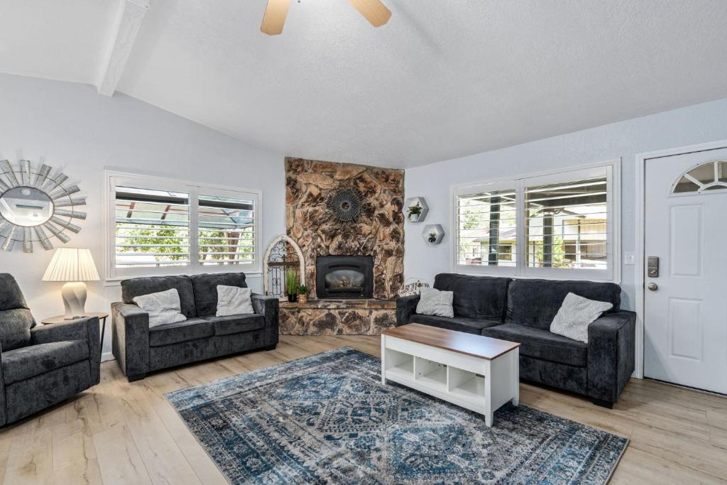 Sweet Haven - Home with EV Charger near Yosemite