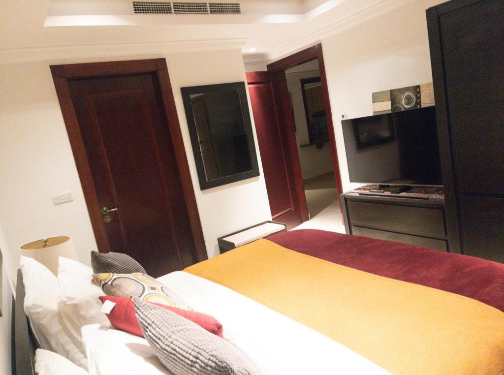 Luxury 2 bedroom Apt in The Pearl with Marina view