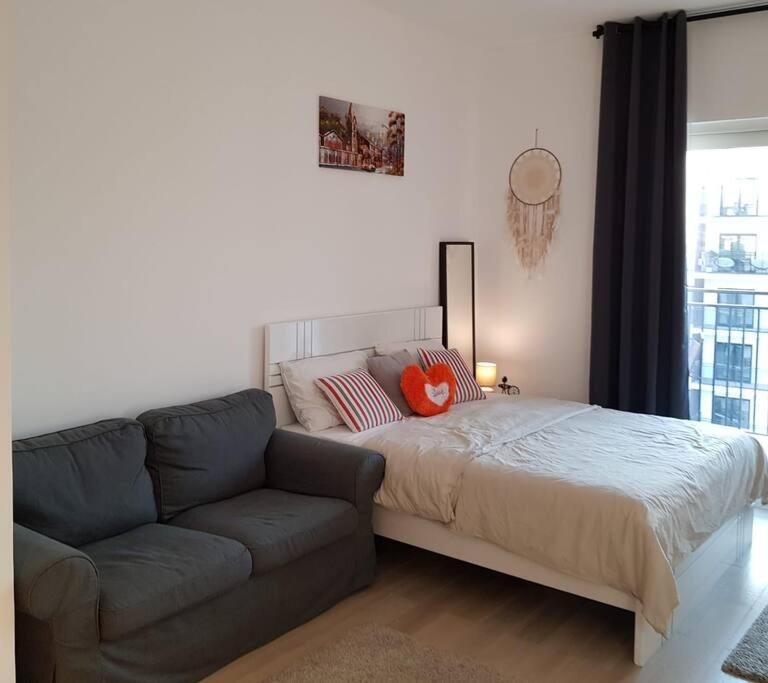 Studio close to Formula 1 with canal and pool view