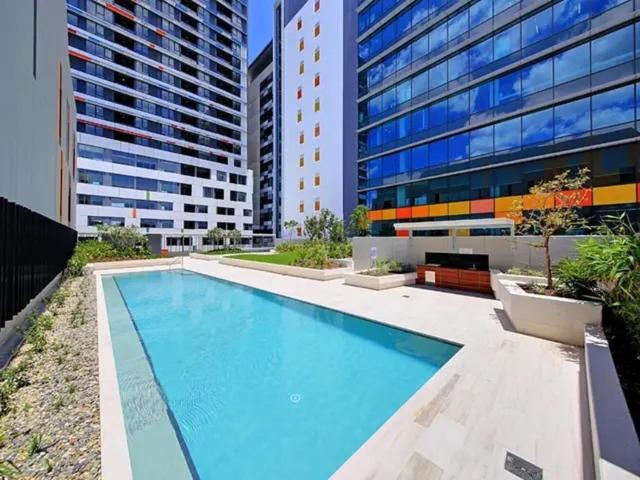Private Room and Bathroom in Amazing Inner Brisbane Apartment