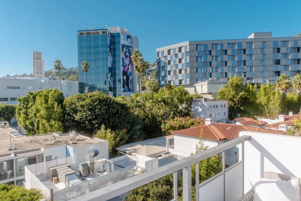 The Sunset Blvd luxury high-rise, 180 city views