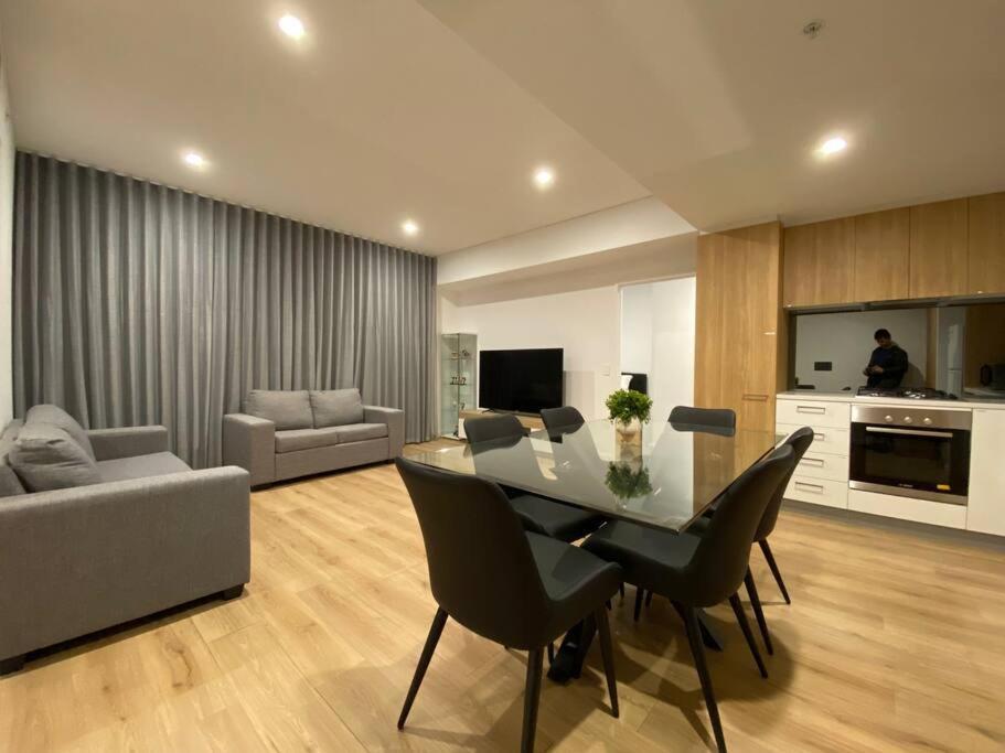 Luxury Disney 3 BR Apt- Pool-Gym-Sauna-Steam Room