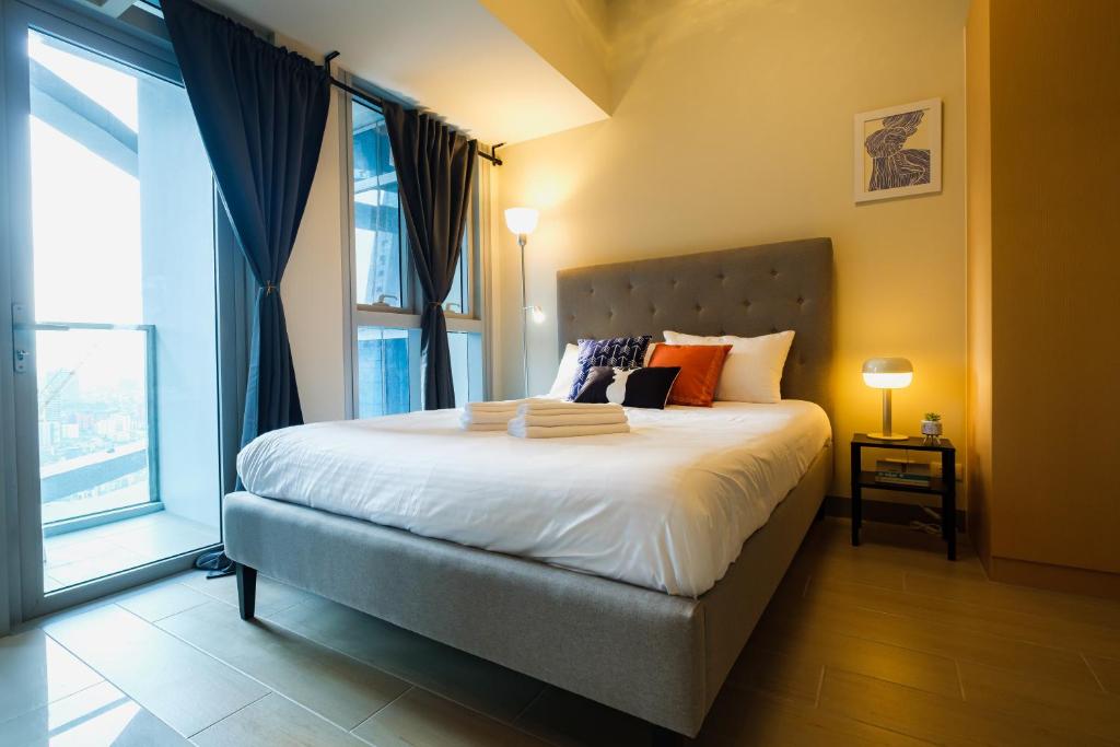 Cozy 1BR Apartment in BCG with Balcony & Pool