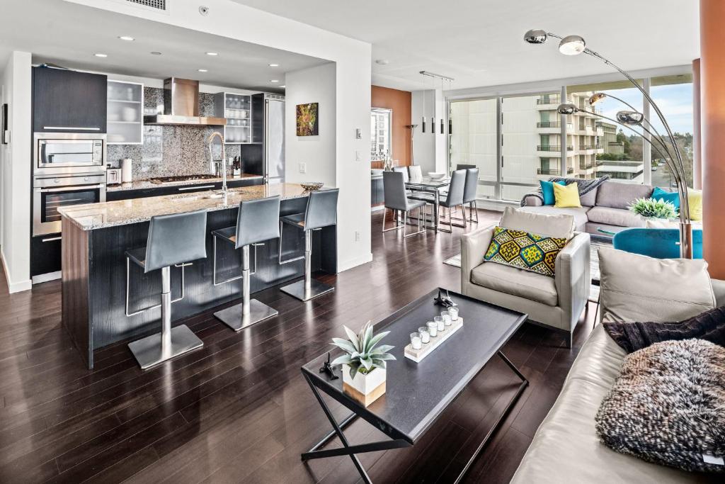 Falls Empress Suite by IRIS PROPERTIES!