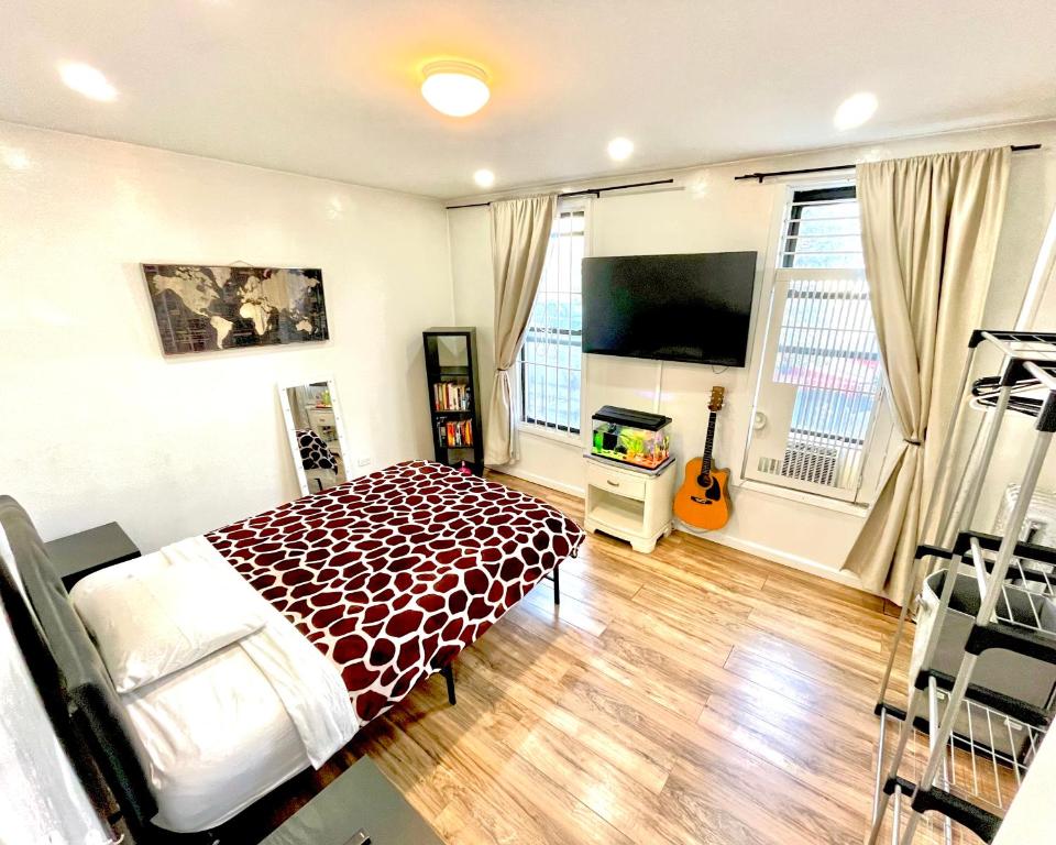 Big Bedroom Best Location ! - Free Parking and first floor