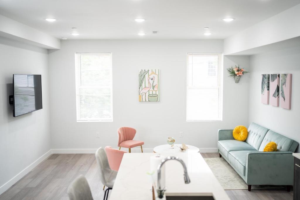 Luxury 2BDR/2.5BTH Apt