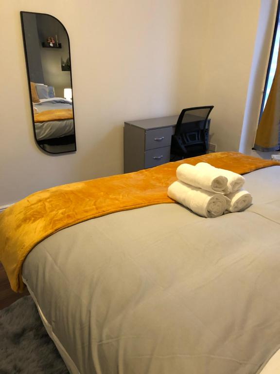 Comfort Home From Home Bolton Central Hilden St - Sleeps - 8