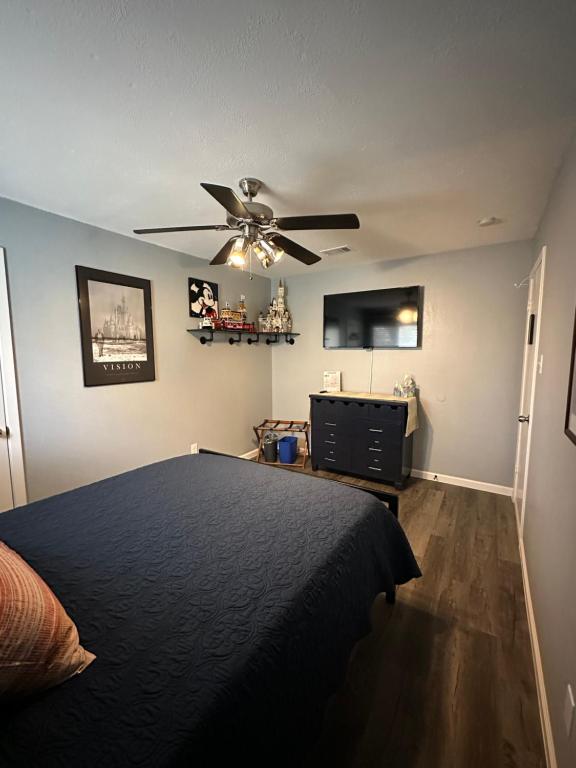 CASA ATX- Private room and Bathroom in Quiet Neighborhood