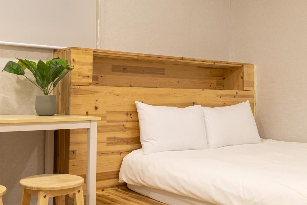 Woody Two Bedroom In Hongdae