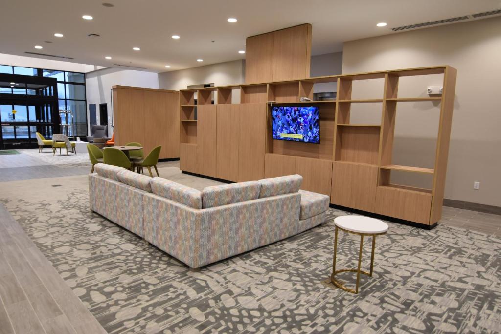 Holiday Inn - Kansas City - Northeast, an IHG Hotel