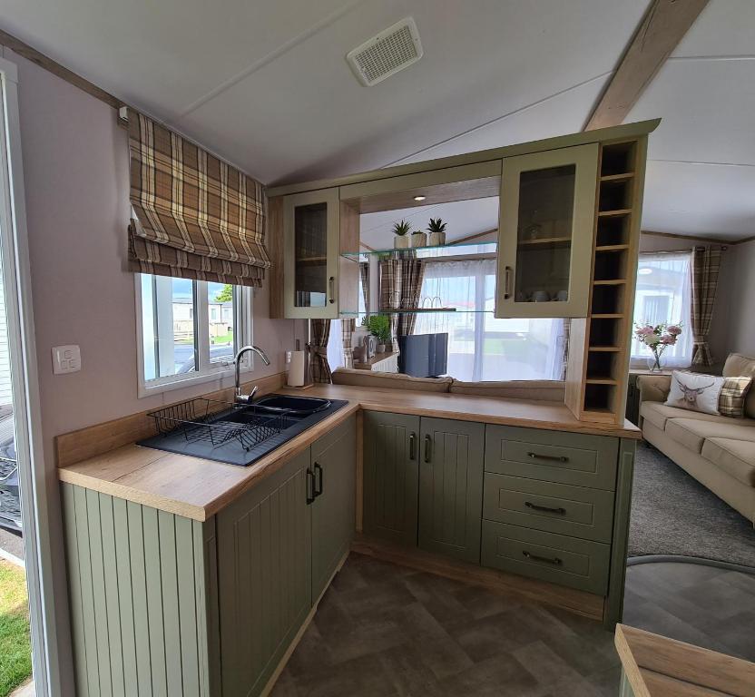 Stunning Platinum Caravan in Rhyl 2 mins to Beach