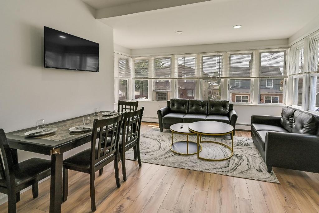 Updated Yonkers Vacation Rental with Balcony!