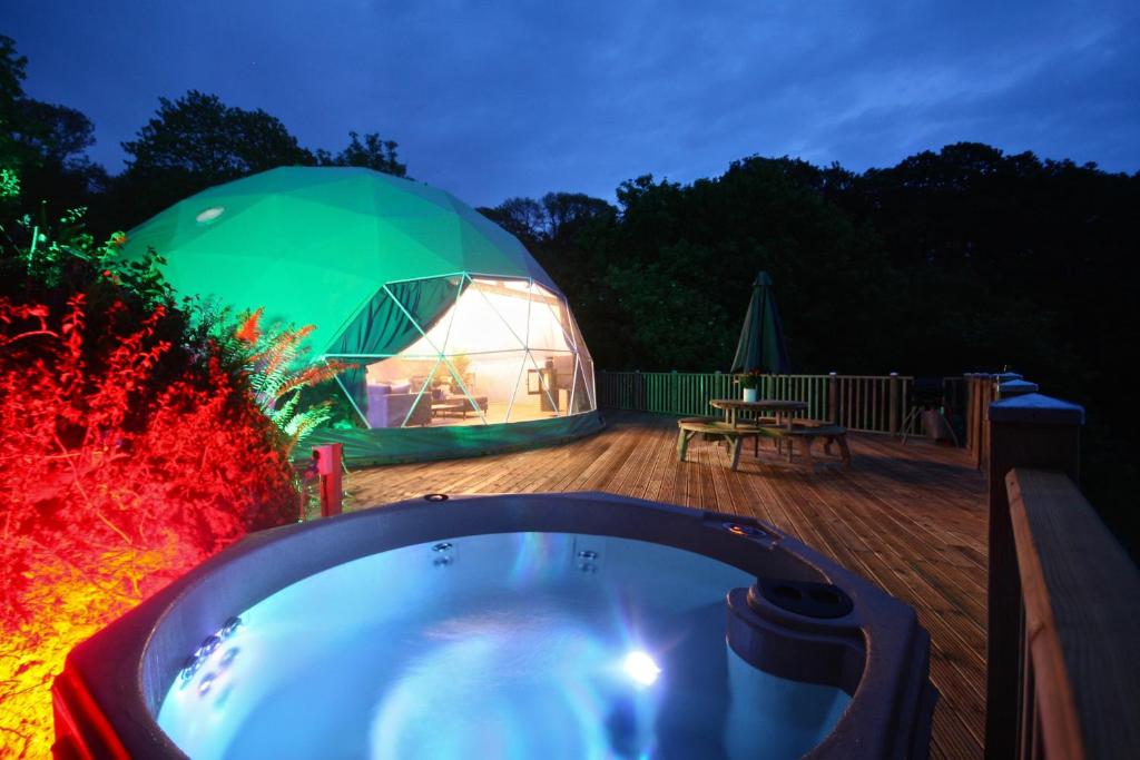 Sunridge Geodome with private Hot tub